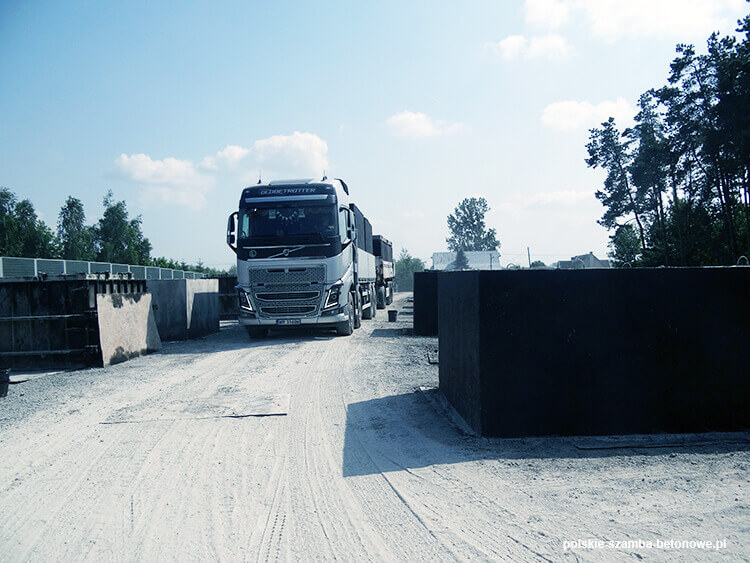 Transport szamb betonowych  w Nowym Dworze Mazowieckim